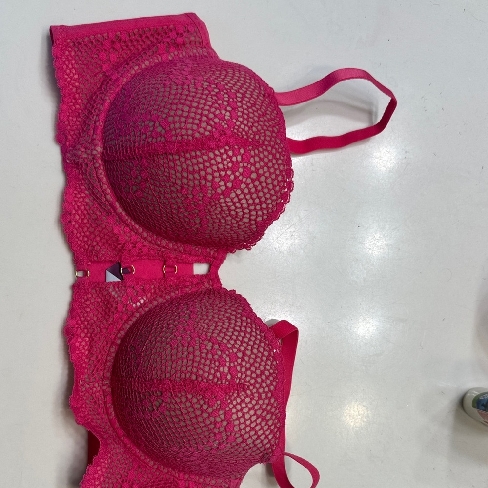 Lace Underwire Bra in Vibrant Pink